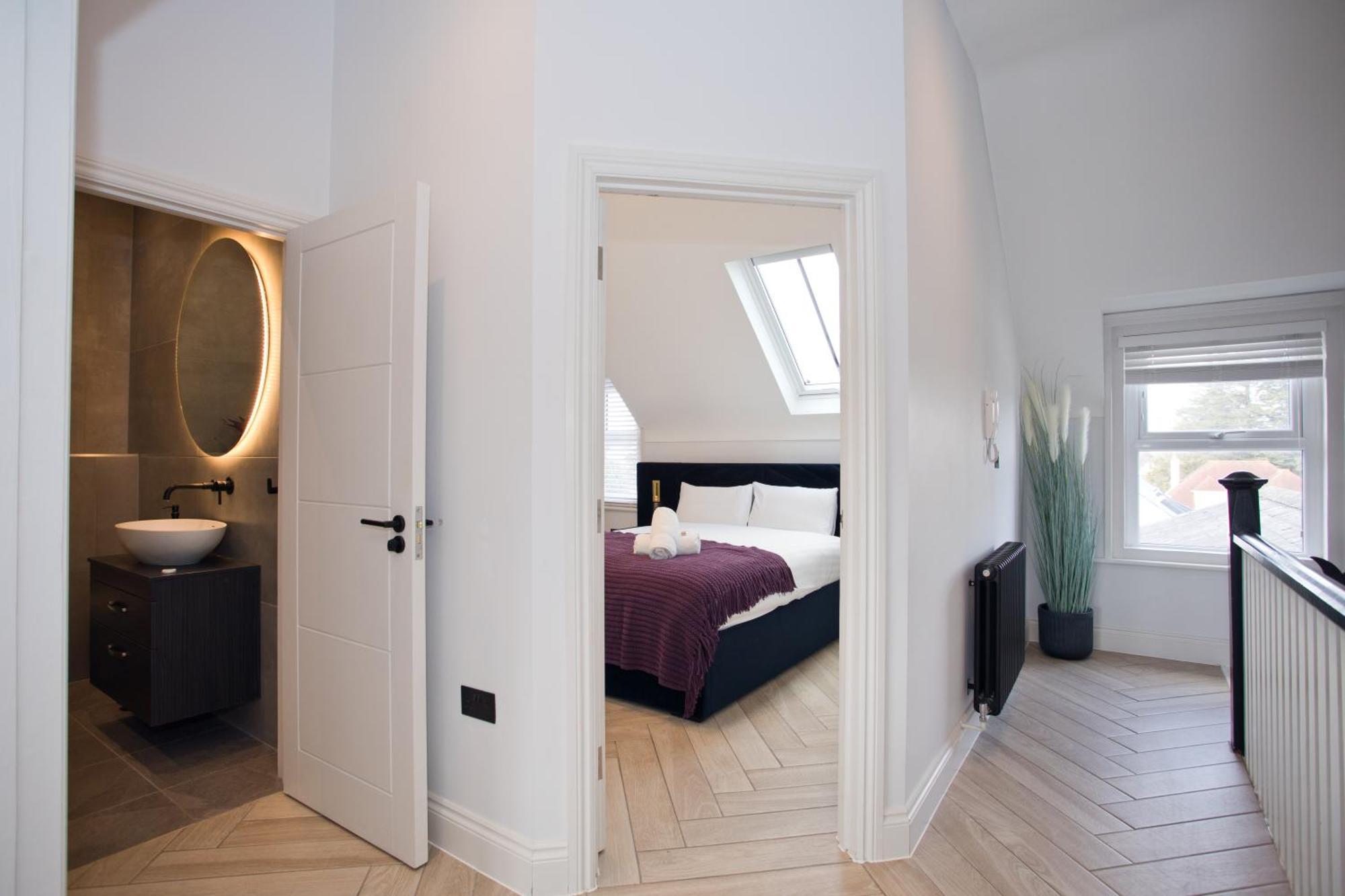 Ultra Stylish Apt Set In An Affluent Location بول المظهر الخارجي الصورة