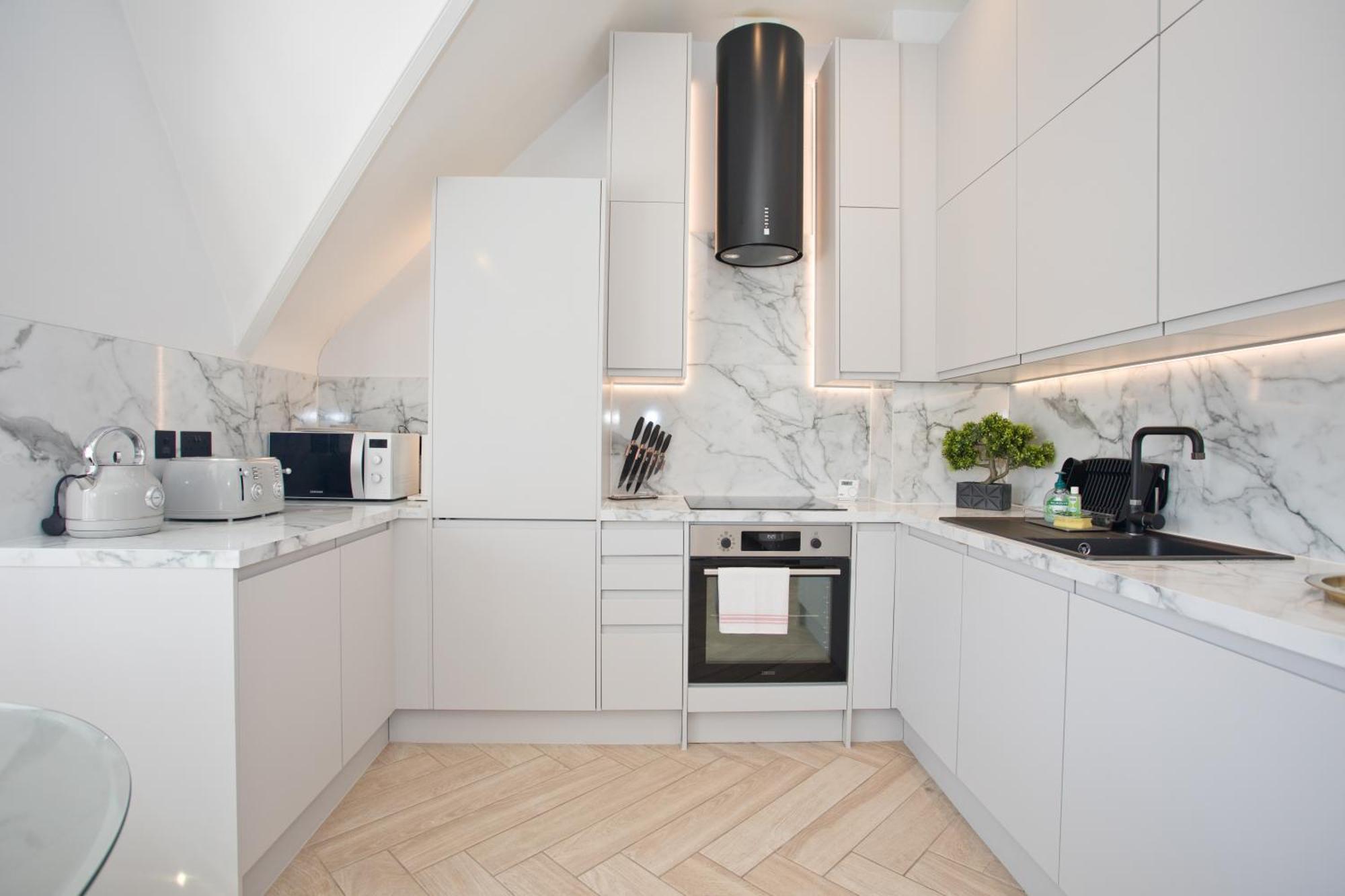 Ultra Stylish Apt Set In An Affluent Location بول المظهر الخارجي الصورة