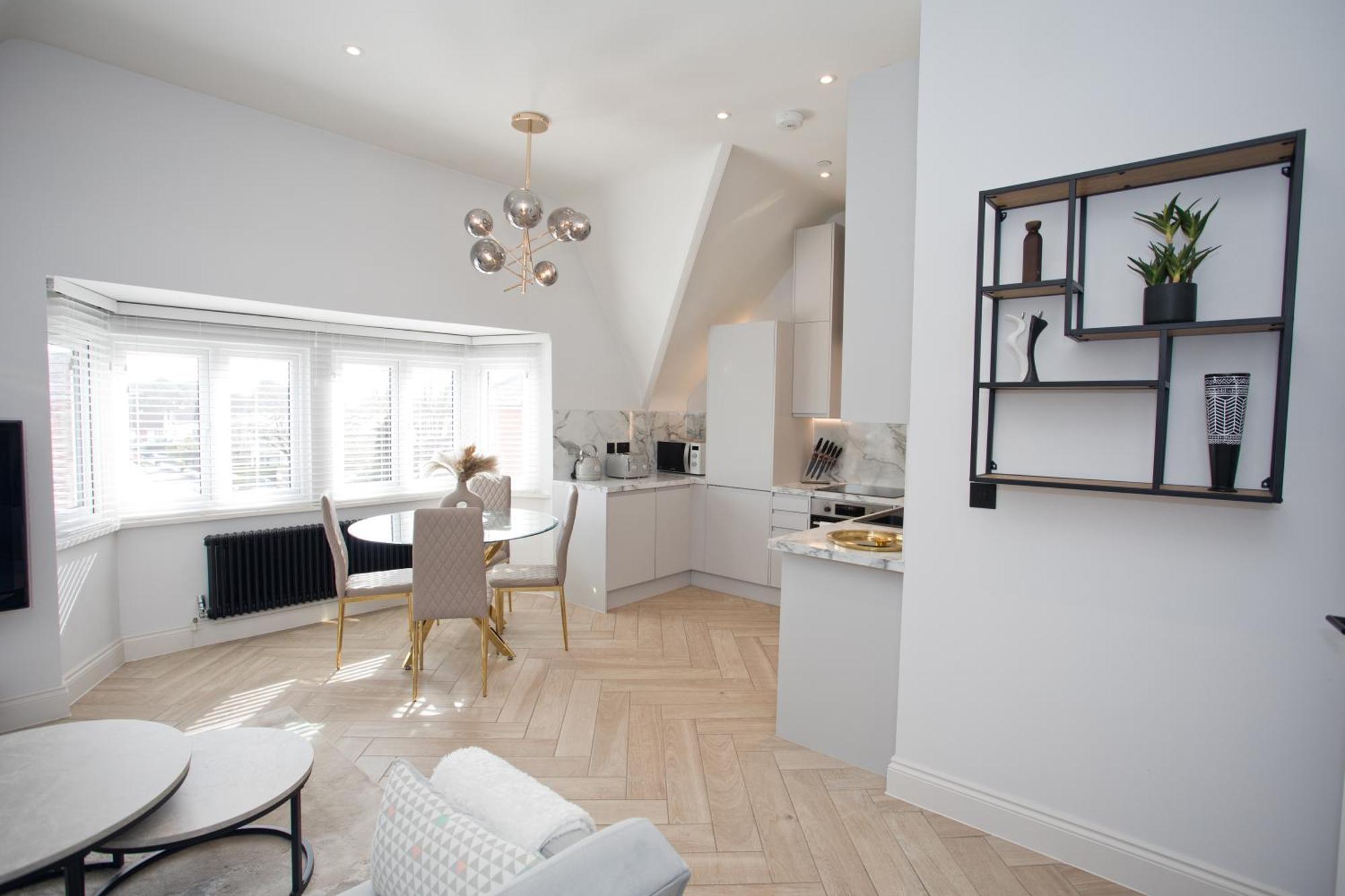 Ultra Stylish Apt Set In An Affluent Location بول المظهر الخارجي الصورة