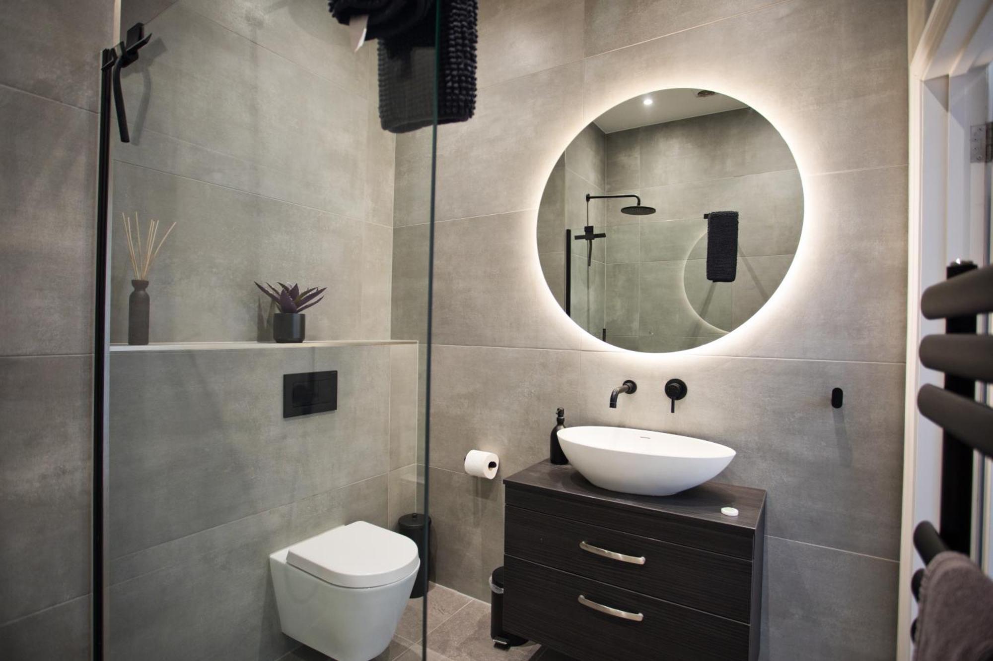 Ultra Stylish Apt Set In An Affluent Location بول المظهر الخارجي الصورة